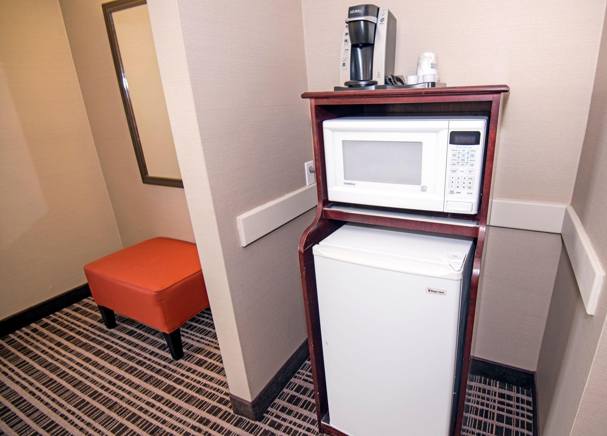 Holiday Inn Express Red Deer By Ihg Eksteriør bilde