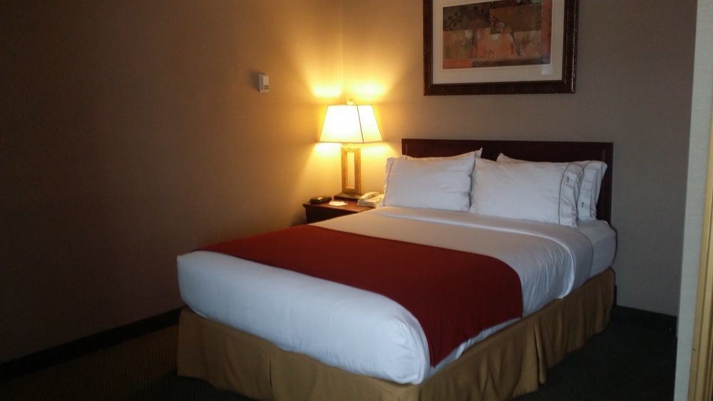 Holiday Inn Express Red Deer By Ihg Eksteriør bilde