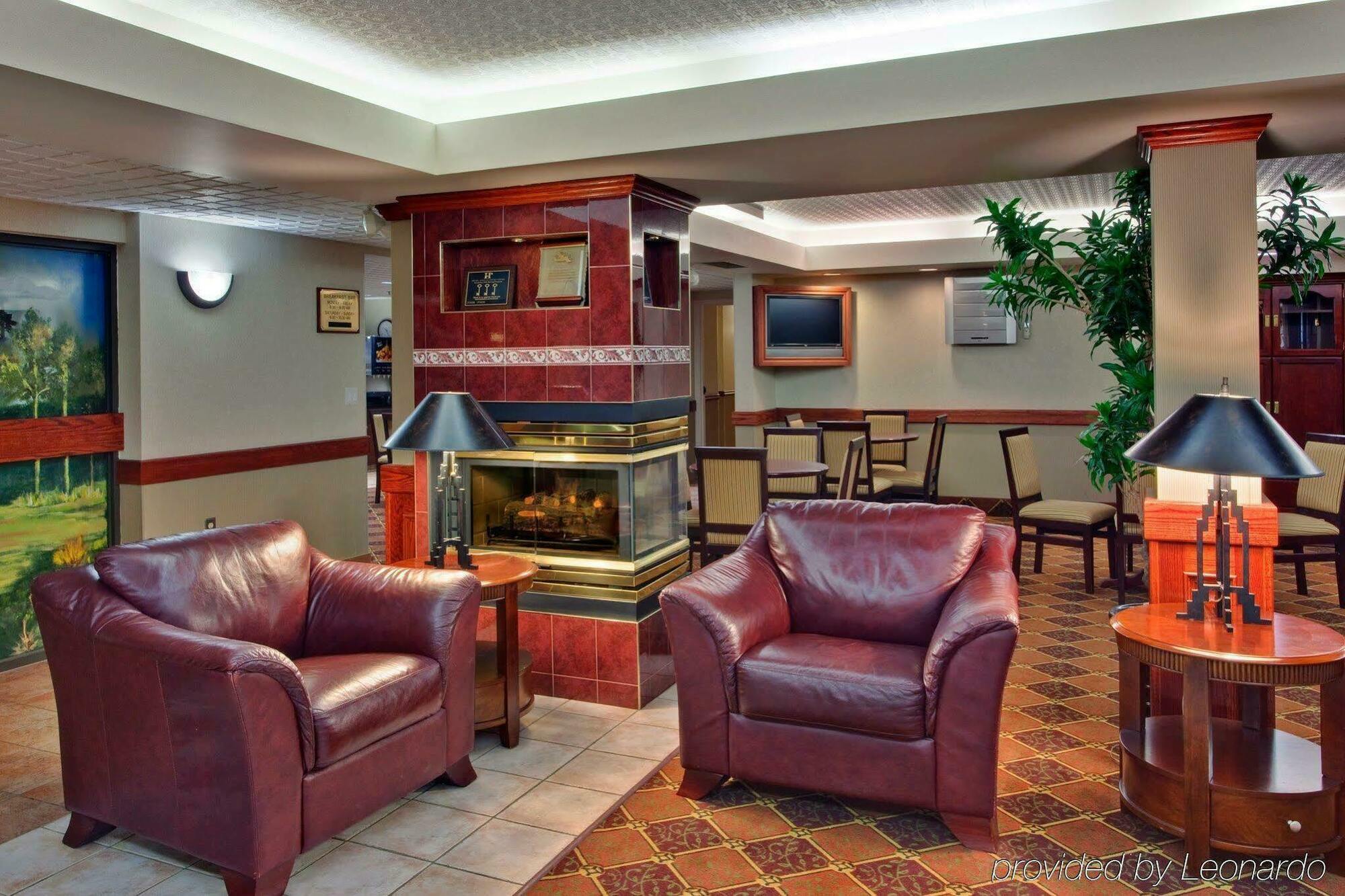 Holiday Inn Express Red Deer By Ihg Eksteriør bilde