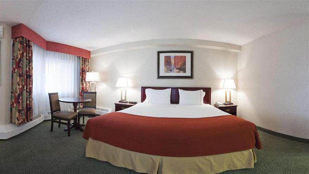 Holiday Inn Express Red Deer By Ihg Eksteriør bilde